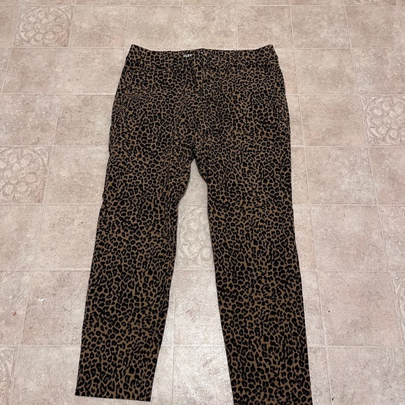 Old Navy Leopard Print Punk Psychobilly Capris size 8 - Picture 1 of 4